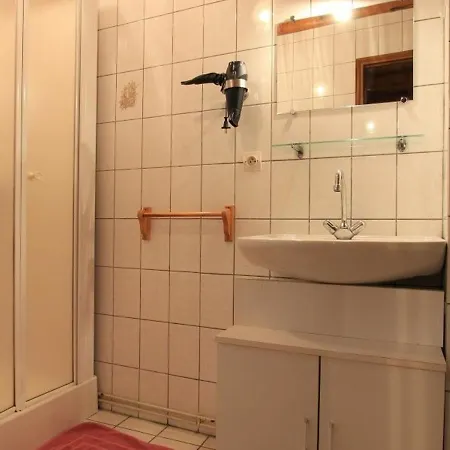 Maison De Charme En Pierre Au Bord D'un Ruisseau, Proche D'un Bourg Medieval - Jardin Et Garage Inclus - Fr-1-582-151 *