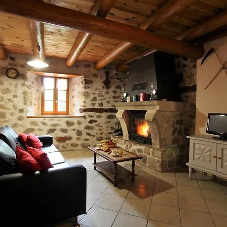 Prázdninový dům Maison De Charme En Pierre Au Bord D'un Ruisseau, Proche D'un Bourg Medieval - Jardin Et Garage Inclus - Fr-1-582-151